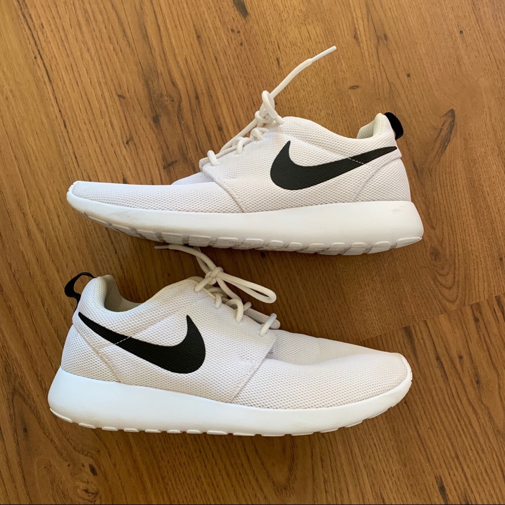 White Nike Roshe | Women’s Size 8.5